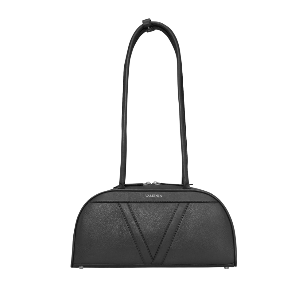 Elegant Shoulder Bag in Black Leather